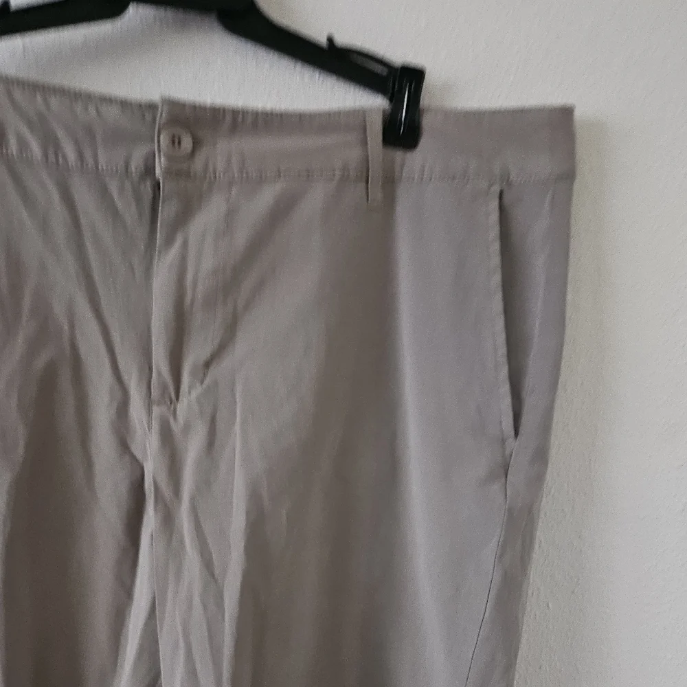 Swiss Tech Men's Active Wear Short Pants Size 36.